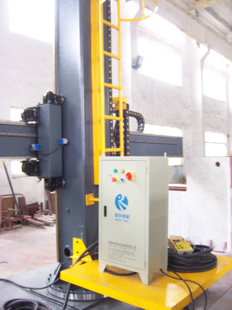 Fig21 Automatic Column and Boom Welding Equipment 100_9668