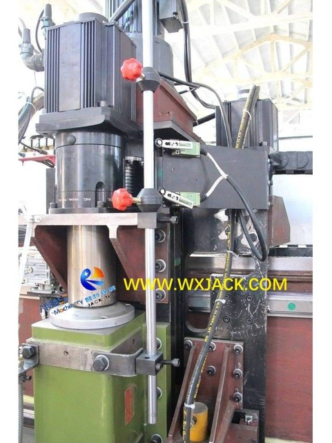 3 CNC Drilling and Cutting Machine 15 IMG_2768