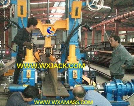 Fig14 Chinese 3 in 1 H Beam Welder Equipment 66 20140427_084618