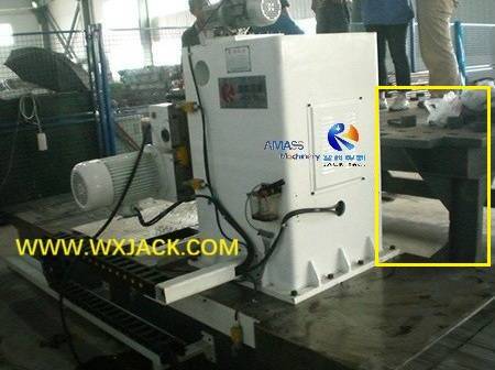 Fig4 Small Steel Beam End Milling Machine 102 CIMG2051