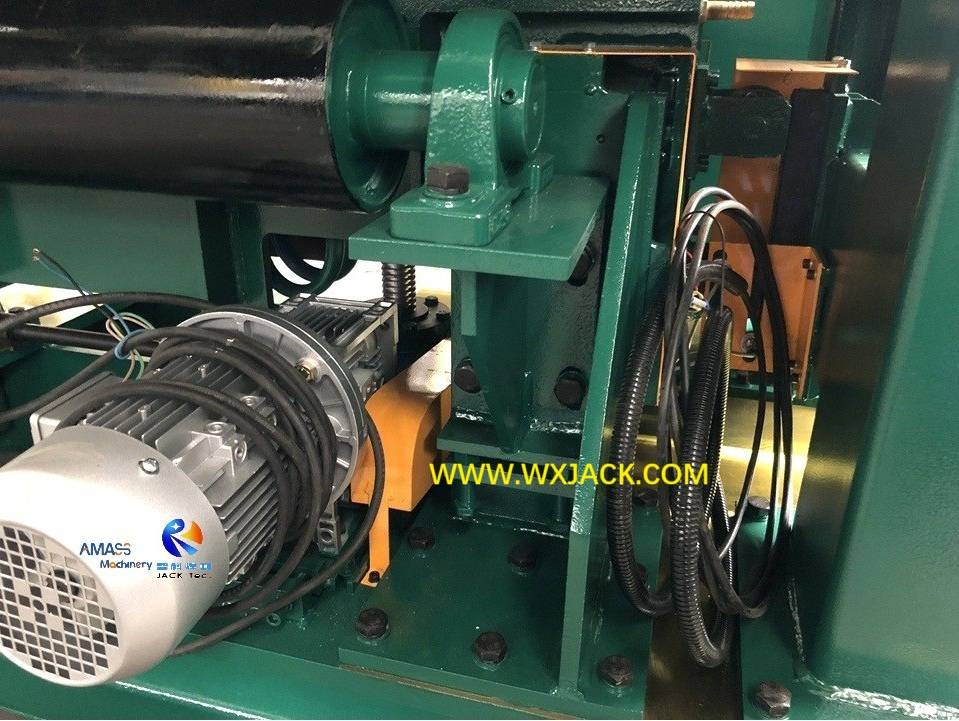 Plate Going Through MP40 Automatic Flat Butt Welding Machine