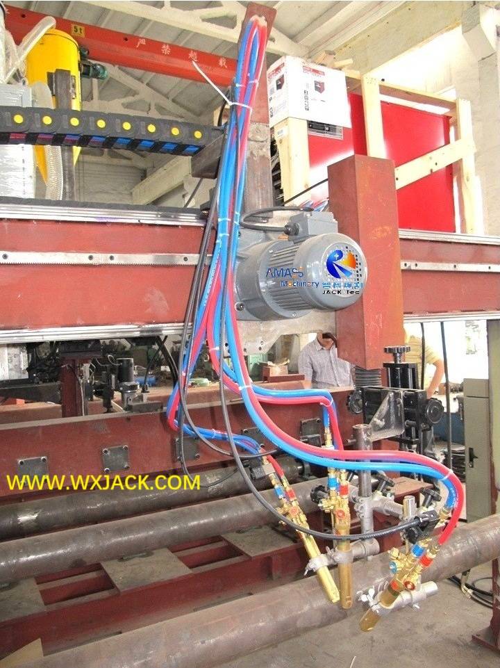 Plate Going Through MP40 Automatic Flat Butt Welding Machine