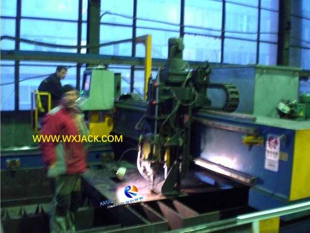 2 CNC Cutting and Drilling Machine 9 CIMG3664