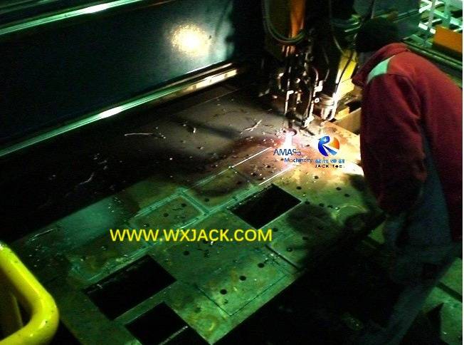 Fig3 CNC Drilling and Cutting Machine 49 CIMG3672