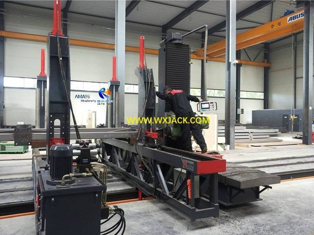 24 Milling and Facing Center CNC End Milling Machine 125